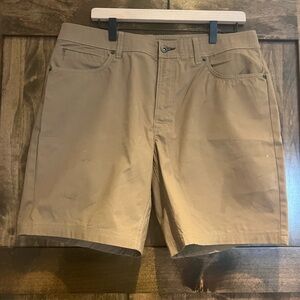 Columbia Shorts. Excellent  conditions. 34 waist.